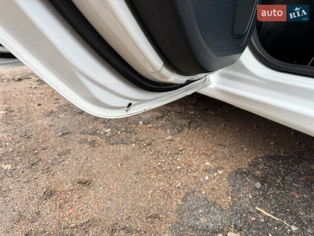 Белый Форд Фиеста, объемом двигателя 1.3 л и пробегом 117 тыс. км за 6400 $, фото 33 на Automoto.ua