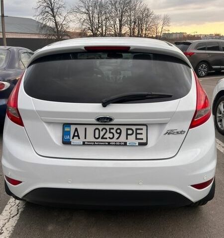 Белый Форд Фиеста, объемом двигателя 1.39 л и пробегом 220 тыс. км за 6300 $, фото 1 на Automoto.ua