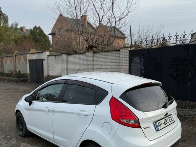 Білий Форд Фієста, об'ємом двигуна 1.2 л та пробігом 103 тис. км за 2200 $, фото 5 на Automoto.ua