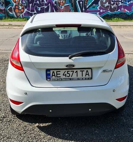 Белый Форд Фиеста, объемом двигателя 1.56 л и пробегом 287 тыс. км за 5500 $, фото 10 на Automoto.ua