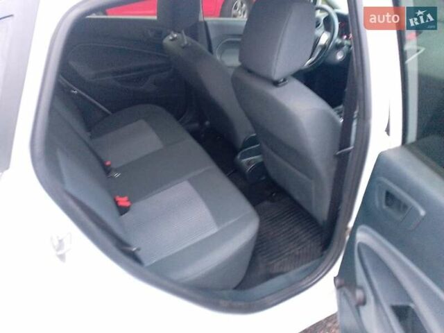 Білий Форд Фієста, об'ємом двигуна 1.39 л та пробігом 94 тис. км за 6700 $, фото 10 на Automoto.ua