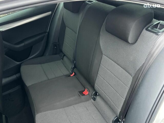 Белый Форд Фиеста, объемом двигателя 1.4 л и пробегом 240 тыс. км за 5990 $, фото 28 на Automoto.ua