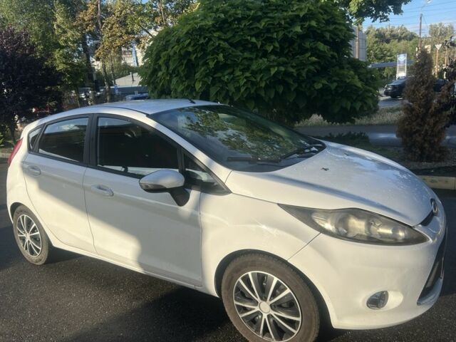 Білий Форд Фієста, об'ємом двигуна 1.2 л та пробігом 220 тис. км за 5500 $, фото 3 на Automoto.ua