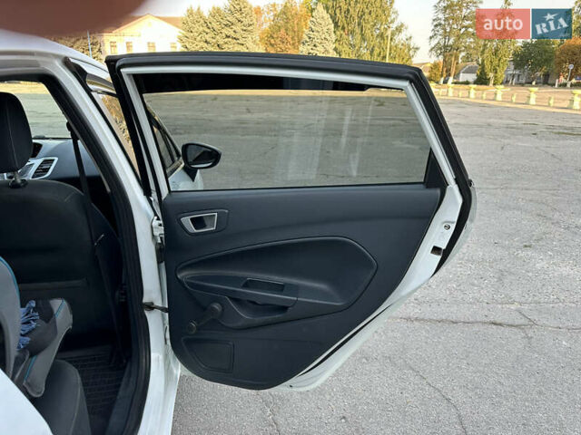 Белый Форд Фиеста, объемом двигателя 1.39 л и пробегом 244 тыс. км за 6350 $, фото 9 на Automoto.ua