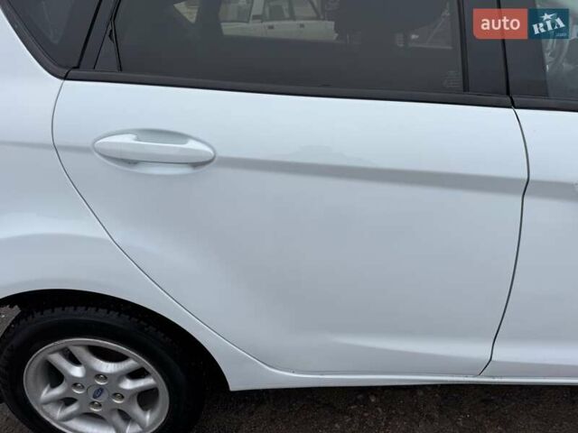Белый Форд Фиеста, объемом двигателя 1.3 л и пробегом 117 тыс. км за 6400 $, фото 20 на Automoto.ua