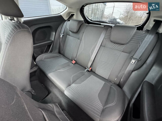 Білий Форд Фієста, об'ємом двигуна 1.4 л та пробігом 233 тис. км за 4800 $, фото 17 на Automoto.ua