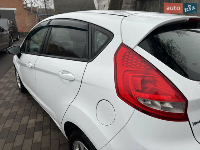 Белый Форд Фиеста, объемом двигателя 1.24 л и пробегом 122 тыс. км за 4900 $, фото 13 на Automoto.ua