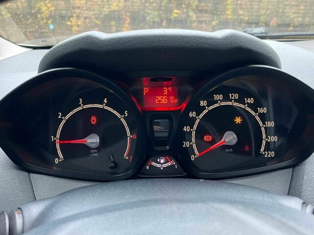 Білий Форд Фієста, об'ємом двигуна 1.4 л та пробігом 240 тис. км за 5990 $, фото 11 на Automoto.ua