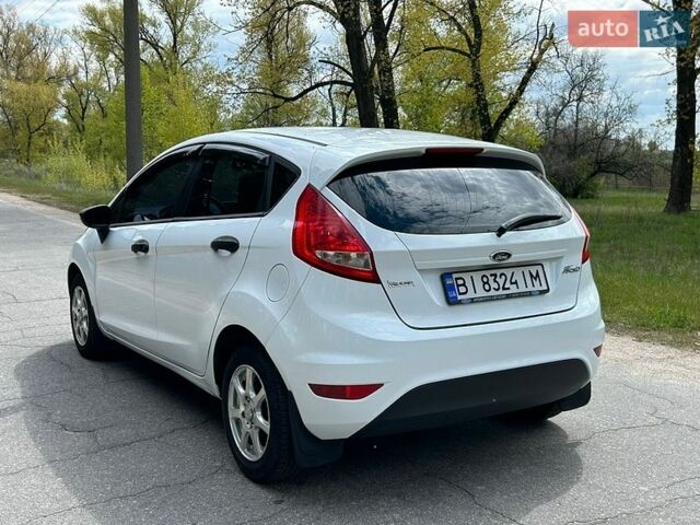 Белый Форд Фиеста, объемом двигателя 1.25 л и пробегом 106 тыс. км за 5750 $, фото 4 на Automoto.ua