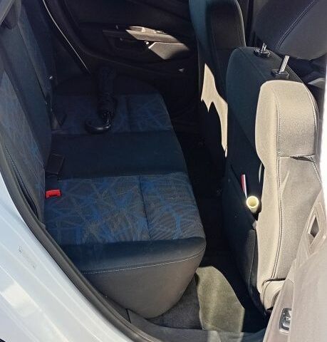 Белый Форд Фиеста, объемом двигателя 0 л и пробегом 221 тыс. км за 6700 $, фото 5 на Automoto.ua