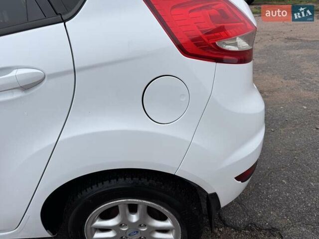 Белый Форд Фиеста, объемом двигателя 1.3 л и пробегом 117 тыс. км за 6400 $, фото 13 на Automoto.ua