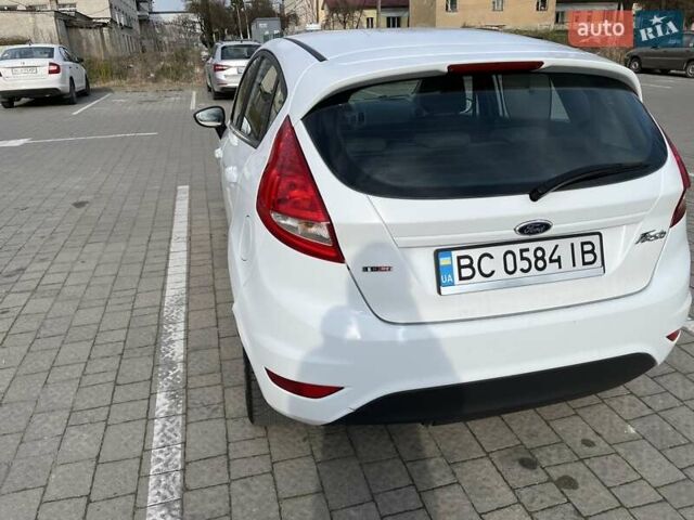 Білий Форд Фієста, об'ємом двигуна 1.4 л та пробігом 234 тис. км за 5000 $, фото 3 на Automoto.ua