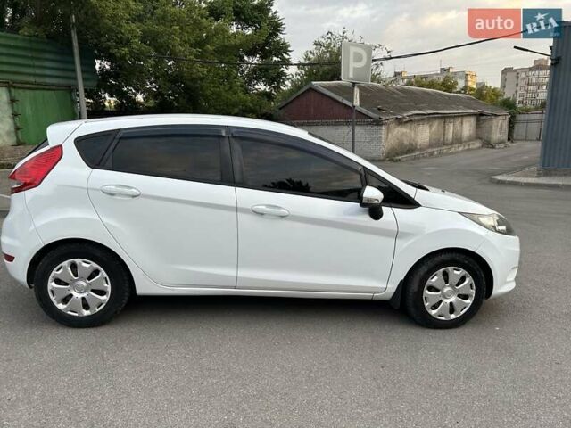 Белый Форд Фиеста, объемом двигателя 1.2 л и пробегом 140 тыс. км за 6700 $, фото 4 на Automoto.ua