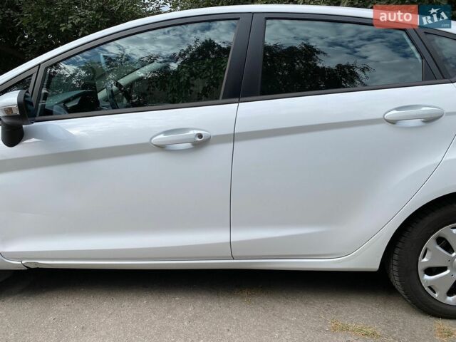 Белый Форд Фиеста, объемом двигателя 1.2 л и пробегом 171 тыс. км за 5300 $, фото 7 на Automoto.ua