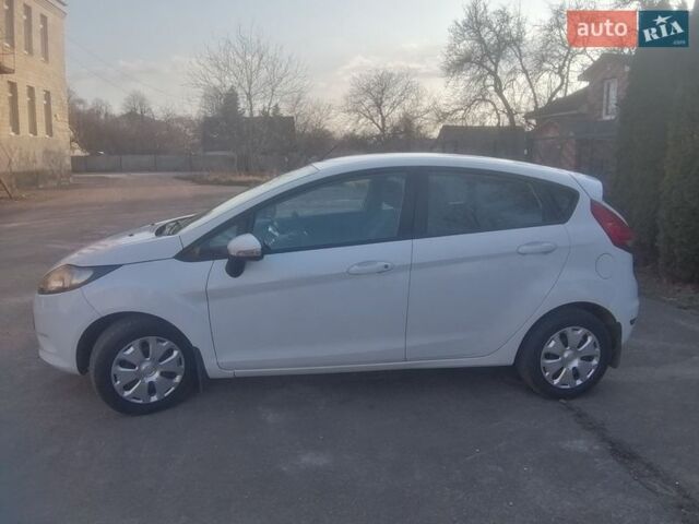 Білий Форд Фієста, об'ємом двигуна 1.4 л та пробігом 128 тис. км за 6900 $, фото 10 на Automoto.ua