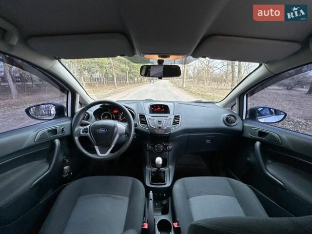 Білий Форд Фієста, об'ємом двигуна 1.25 л та пробігом 106 тис. км за 5900 $, фото 6 на Automoto.ua