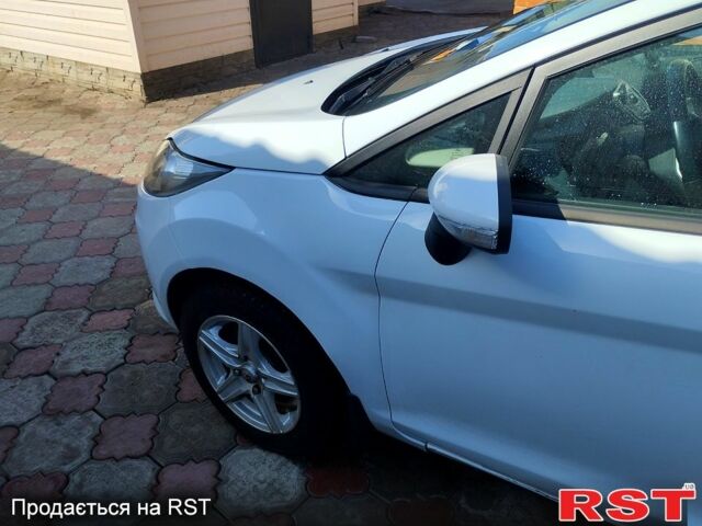 Білий Форд Фієста, об'ємом двигуна 1.4 л та пробігом 186 тис. км за 7500 $, фото 7 на Automoto.ua