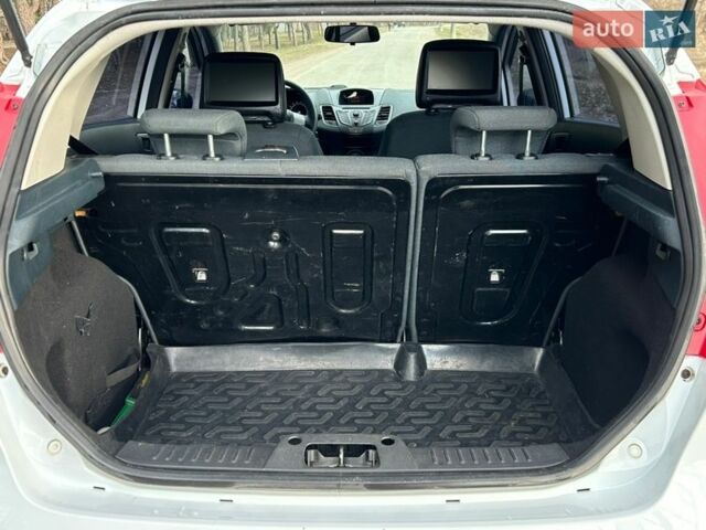 Білий Форд Фієста, об'ємом двигуна 1.25 л та пробігом 106 тис. км за 5900 $, фото 14 на Automoto.ua