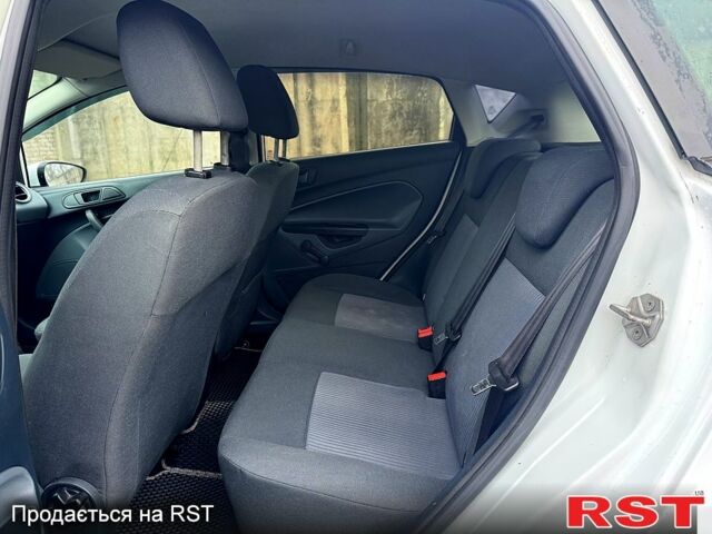 Білий Форд Фієста, об'ємом двигуна 1.2 л та пробігом 122 тис. км за 4900 $, фото 10 на Automoto.ua