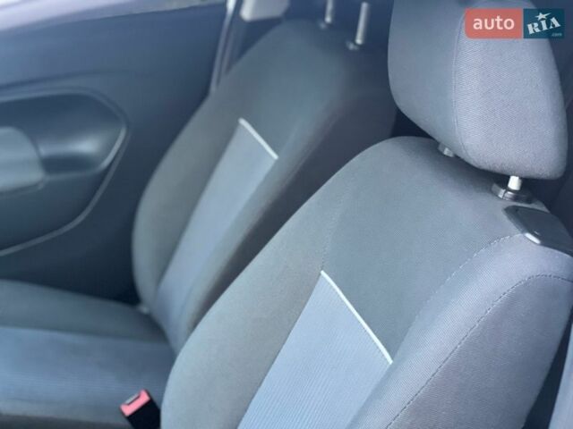 Белый Форд Фиеста, объемом двигателя 1.4 л и пробегом 205 тыс. км за 4400 $, фото 24 на Automoto.ua