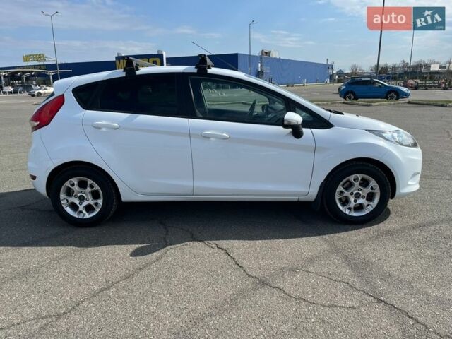 Білий Форд Фієста, об'ємом двигуна 1.25 л та пробігом 157 тис. км за 5800 $, фото 4 на Automoto.ua