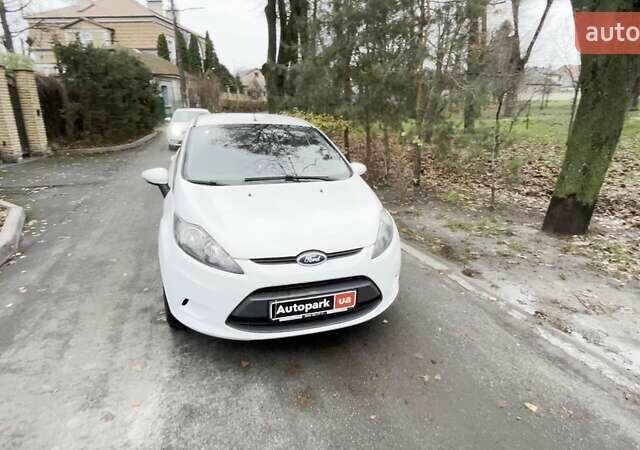 Білий Форд Фієста, об'ємом двигуна 1.4 л та пробігом 240 тис. км за 5990 $, фото 17 на Automoto.ua