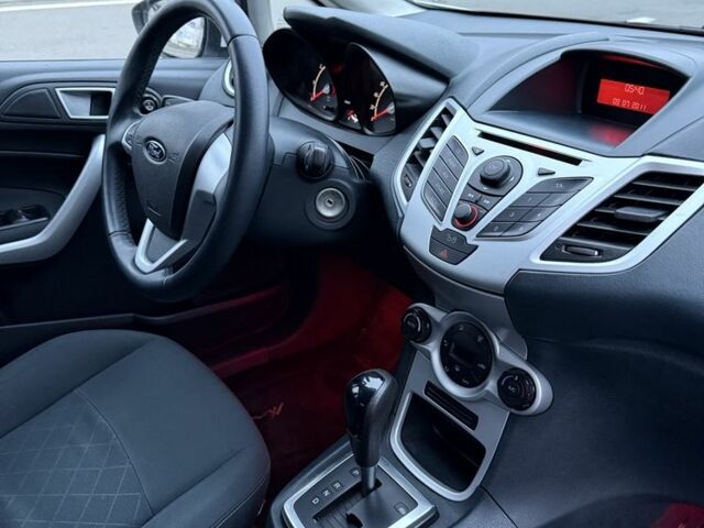 Белый Форд Фиеста, объемом двигателя 1.4 л и пробегом 110 тыс. км за 6950 $, фото 10 на Automoto.ua