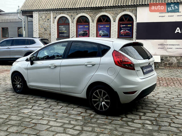 Білий Форд Фієста, об'ємом двигуна 1.39 л та пробігом 222 тис. км за 6800 $, фото 4 на Automoto.ua