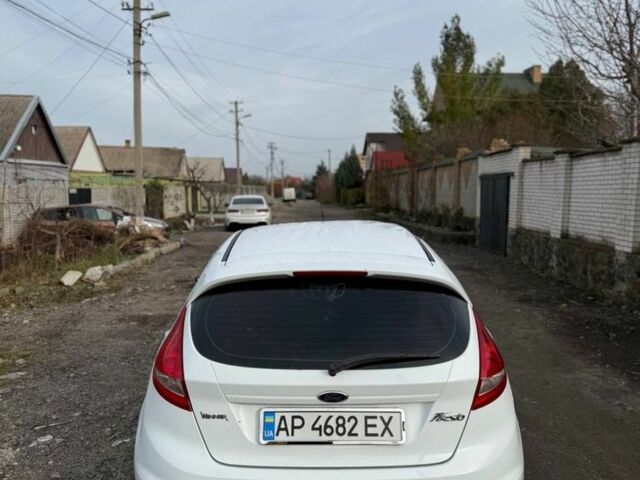 Білий Форд Фієста, об'ємом двигуна 1.2 л та пробігом 103 тис. км за 2200 $, фото 3 на Automoto.ua