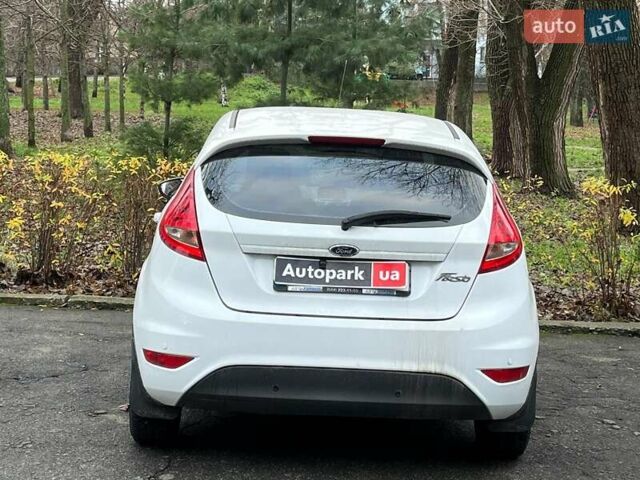 Білий Форд Фієста, об'ємом двигуна 1.4 л та пробігом 240 тис. км за 5990 $, фото 13 на Automoto.ua