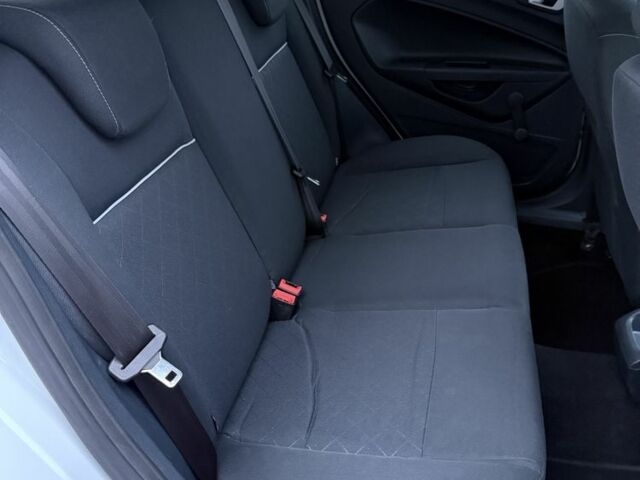 Белый Форд Фиеста, объемом двигателя 1.4 л и пробегом 110 тыс. км за 6950 $, фото 12 на Automoto.ua