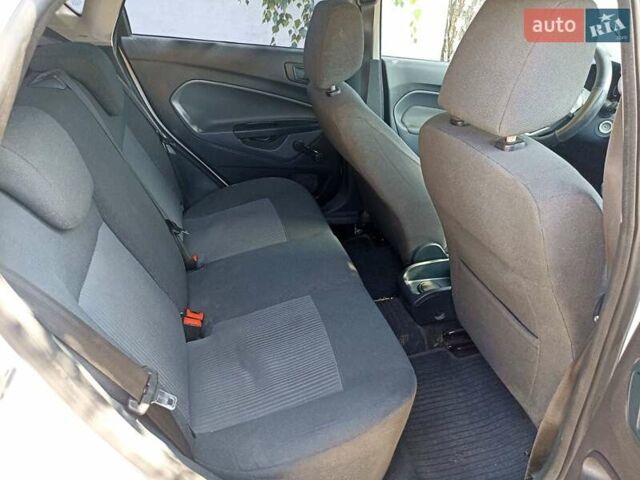 Белый Форд Фиеста, объемом двигателя 1.25 л и пробегом 150 тыс. км за 5000 $, фото 3 на Automoto.ua