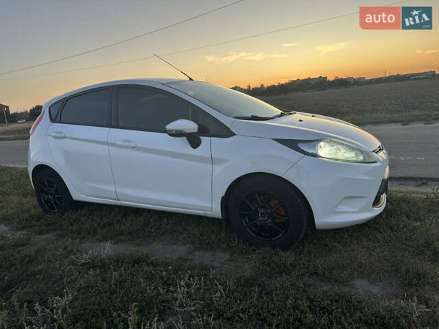 Белый Форд Фиеста, объемом двигателя 1.24 л и пробегом 124 тыс. км за 5800 $, фото 10 на Automoto.ua