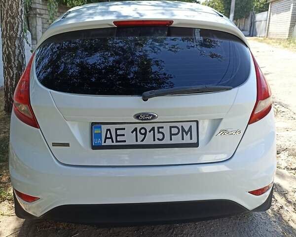 Белый Форд Фиеста, объемом двигателя 1.25 л и пробегом 150 тыс. км за 5000 $, фото 5 на Automoto.ua