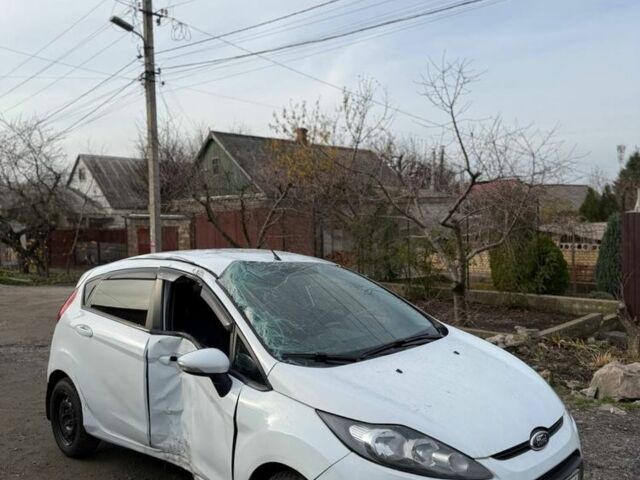 Білий Форд Фієста, об'ємом двигуна 1.2 л та пробігом 103 тис. км за 2200 $, фото 2 на Automoto.ua