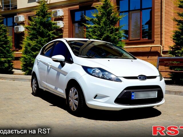 Белый Форд Фиеста, объемом двигателя 1.2 л и пробегом 139 тыс. км за 5800 $, фото 4 на Automoto.ua