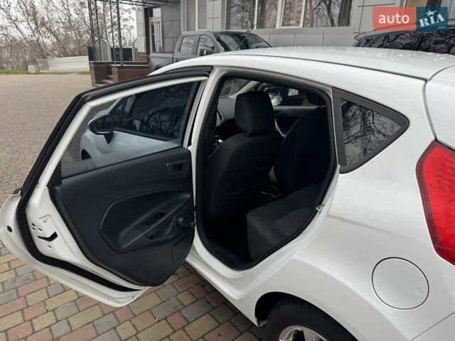 Білий Форд Фієста, об'ємом двигуна 1.25 л та пробігом 170 тис. км за 5700 $, фото 8 на Automoto.ua