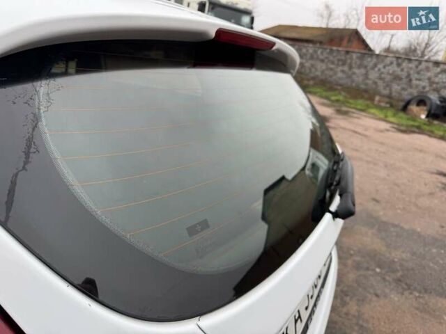 Белый Форд Фиеста, объемом двигателя 1.3 л и пробегом 117 тыс. км за 6400 $, фото 15 на Automoto.ua