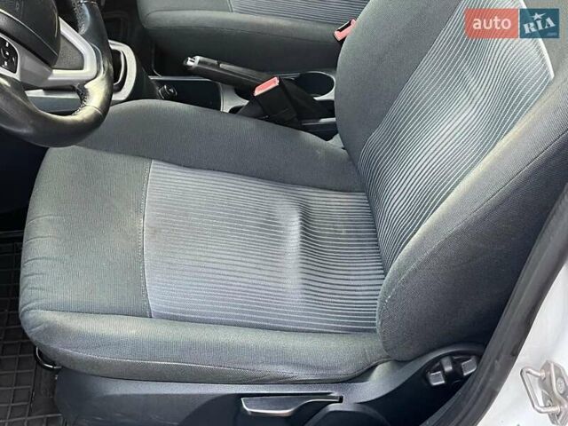 Білий Форд Фієста, об'ємом двигуна 1.2 л та пробігом 170 тис. км за 6290 $, фото 25 на Automoto.ua