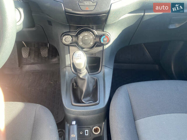 Белый Форд Фиеста, объемом двигателя 1.24 л и пробегом 108 тыс. км за 5600 $, фото 12 на Automoto.ua