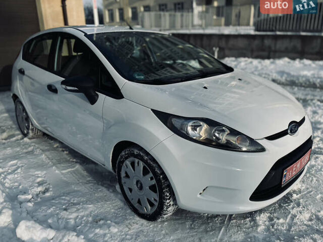 Белый Форд Фиеста, объемом двигателя 1.24 л и пробегом 209 тыс. км за 6499 $, фото 1 на Automoto.ua