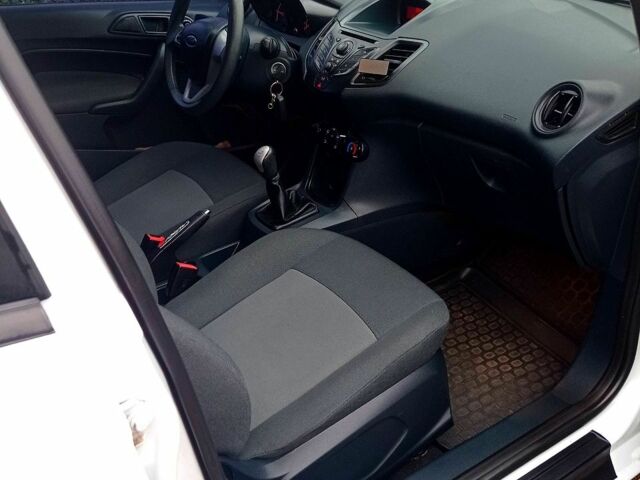 Білий Форд Фієста, об'ємом двигуна 1.2 л та пробігом 73 тис. км за 5800 $, фото 3 на Automoto.ua