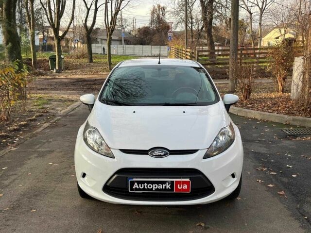 Білий Форд Фієста, об'ємом двигуна 1.2 л та пробігом 170 тис. км за 6290 $, фото 1 на Automoto.ua