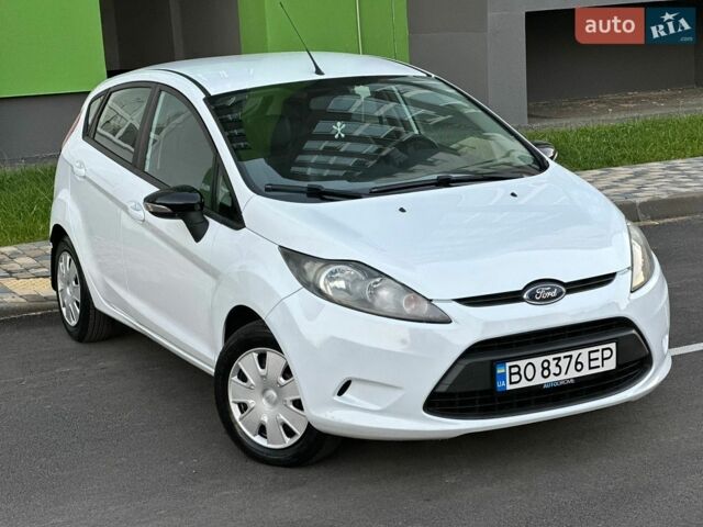Білий Форд Фієста, об'ємом двигуна 1.39 л та пробігом 125 тис. км за 8350 $, фото 18 на Automoto.ua