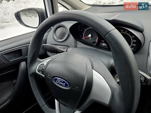 Білий Форд Фієста, об'ємом двигуна 1.25 л та пробігом 53 тис. км за 6400 $, фото 55 на Automoto.ua