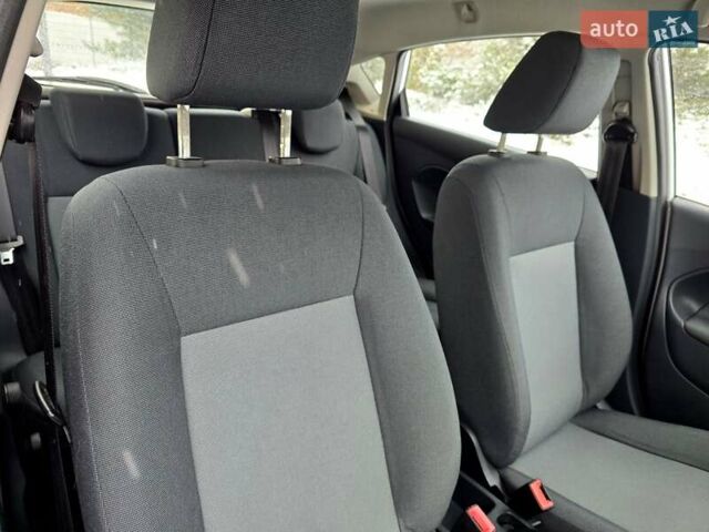 Білий Форд Фієста, об'ємом двигуна 1.25 л та пробігом 53 тис. км за 6400 $, фото 44 на Automoto.ua