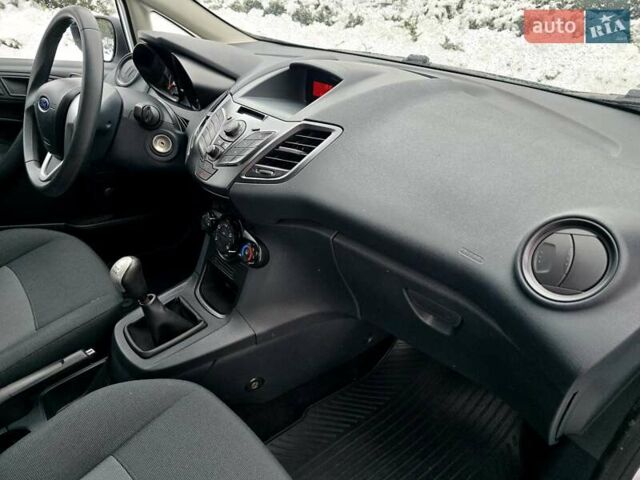 Білий Форд Фієста, об'ємом двигуна 1.25 л та пробігом 53 тис. км за 6400 $, фото 42 на Automoto.ua