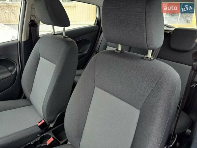 Білий Форд Фієста, об'ємом двигуна 1.25 л та пробігом 53 тис. км за 6400 $, фото 94 на Automoto.ua