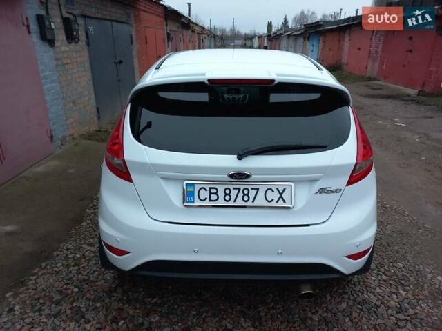 Белый Форд Фиеста, объемом двигателя 1.39 л и пробегом 66 тыс. км за 8200 $, фото 4 на Automoto.ua