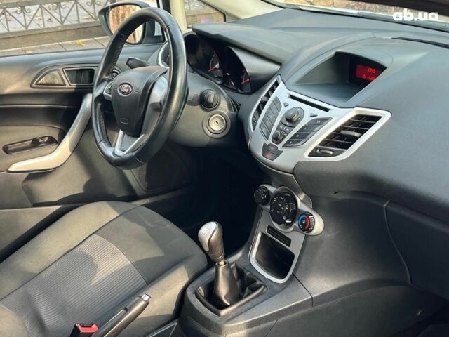 Белый Форд Фиеста, объемом двигателя 1.2 л и пробегом 170 тыс. км за 6290 $, фото 16 на Automoto.ua